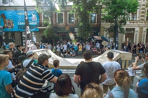 Минирампа XSA ramps на Дне рождения DC boardshop