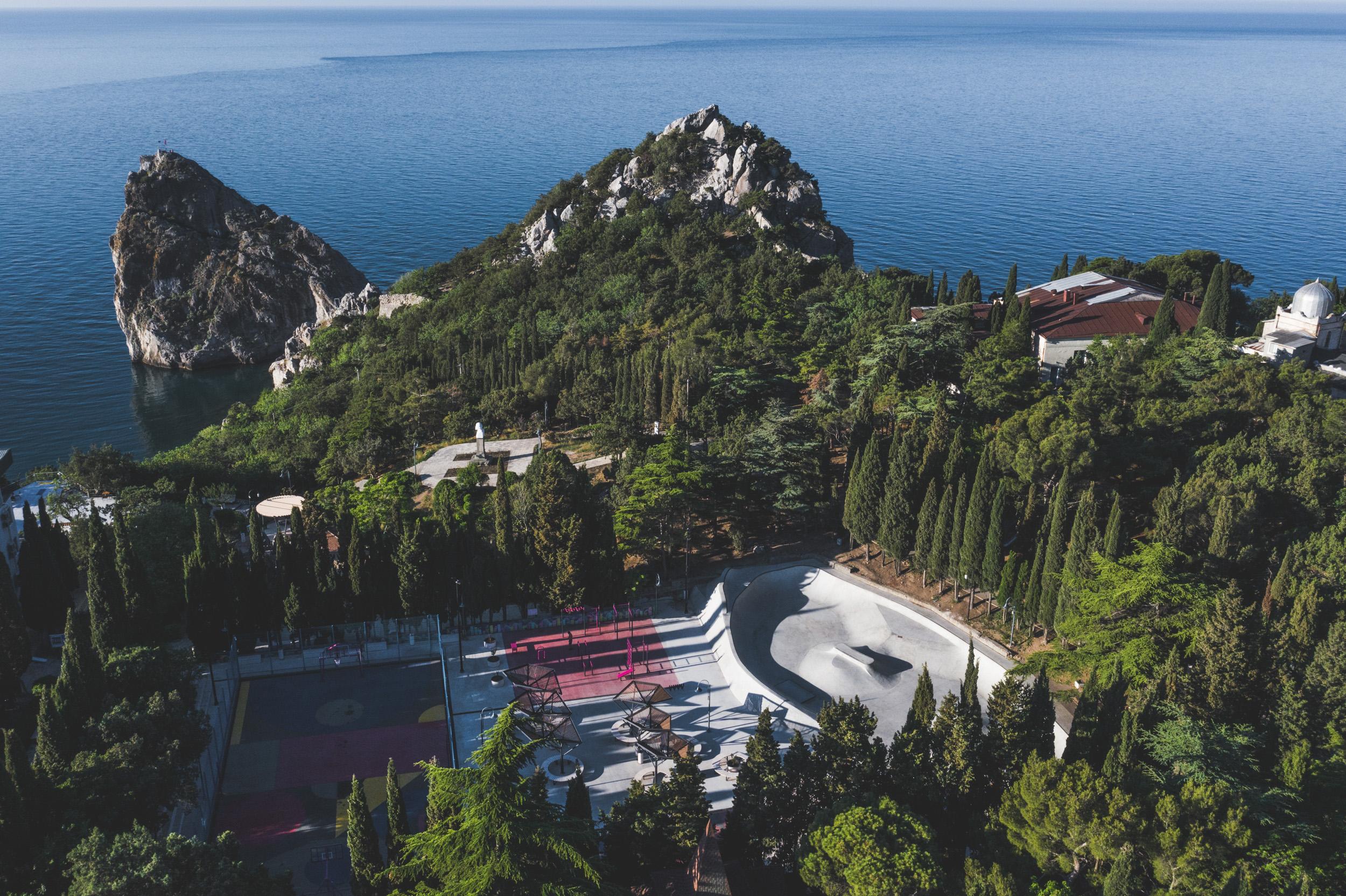 Бетонный скейт-парк в Ялте