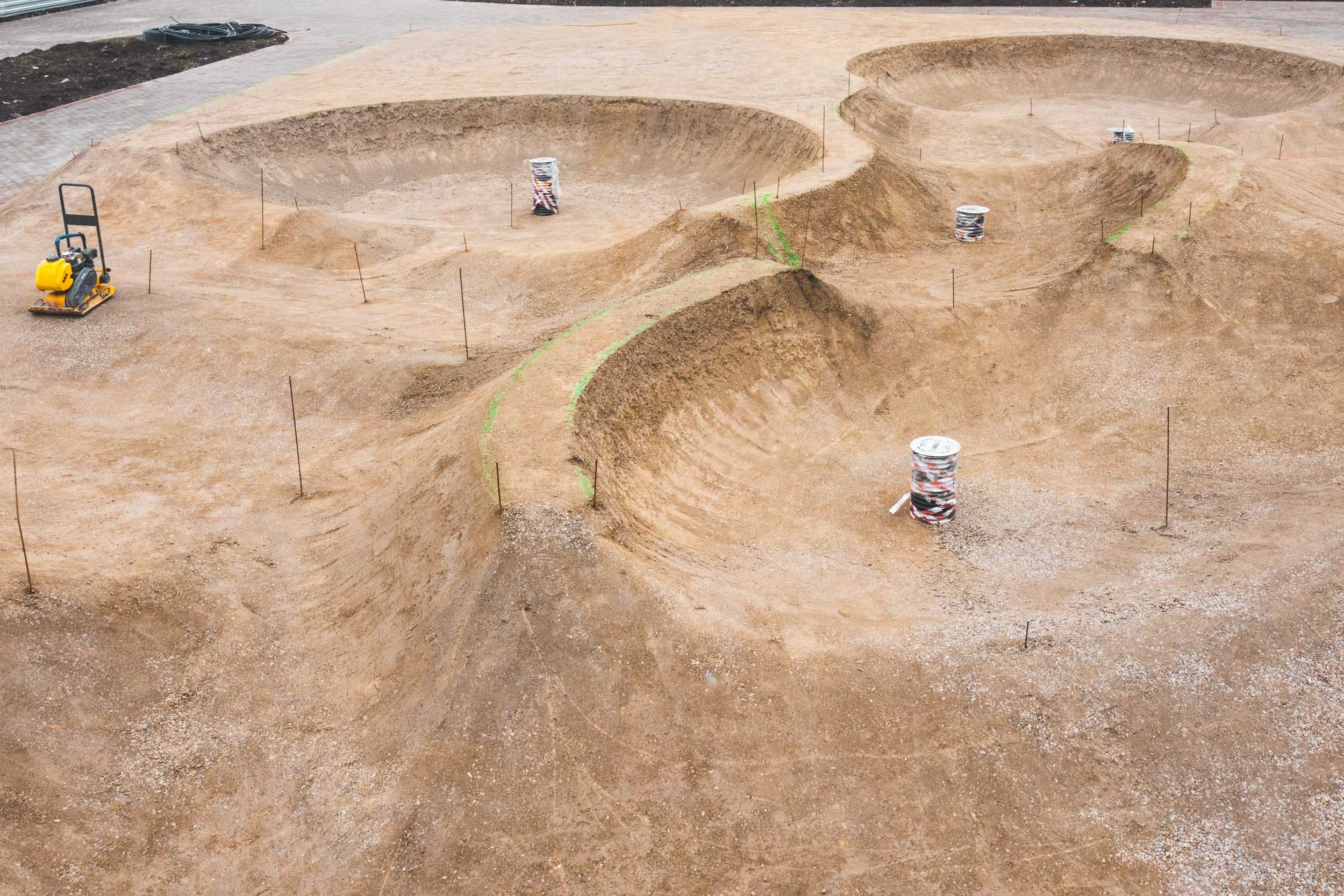 Формирование основы асфальтового памп-трека в ЖК Любимово от команды XSA pump track