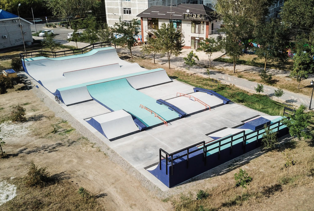 Каркасный скейт-парк в парке Буденновска