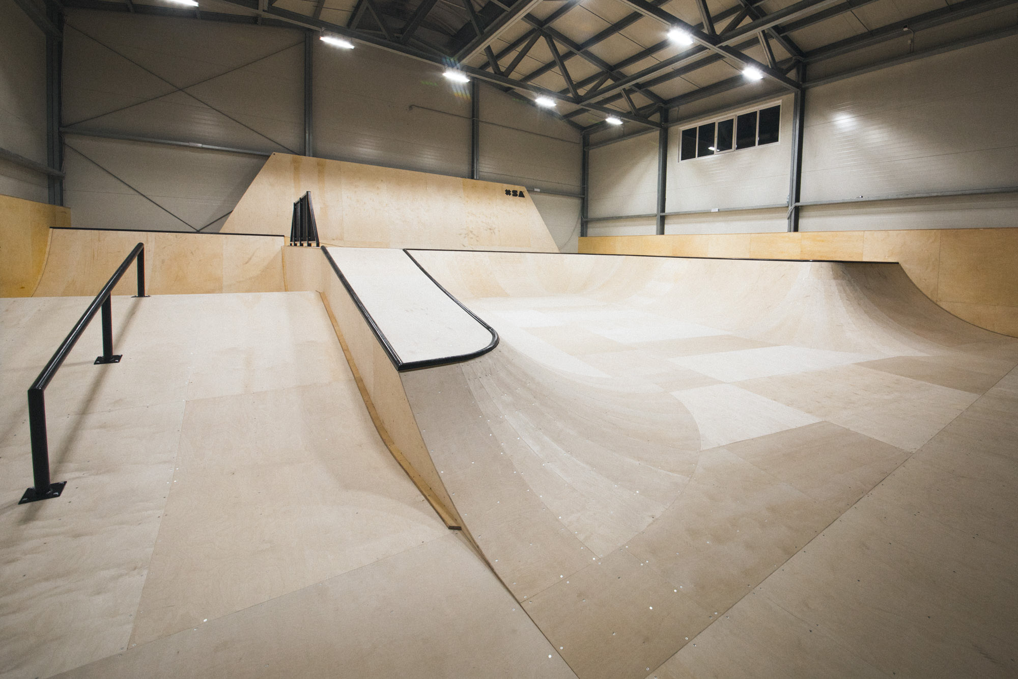 Пул, реил и коупинг скейт-парка