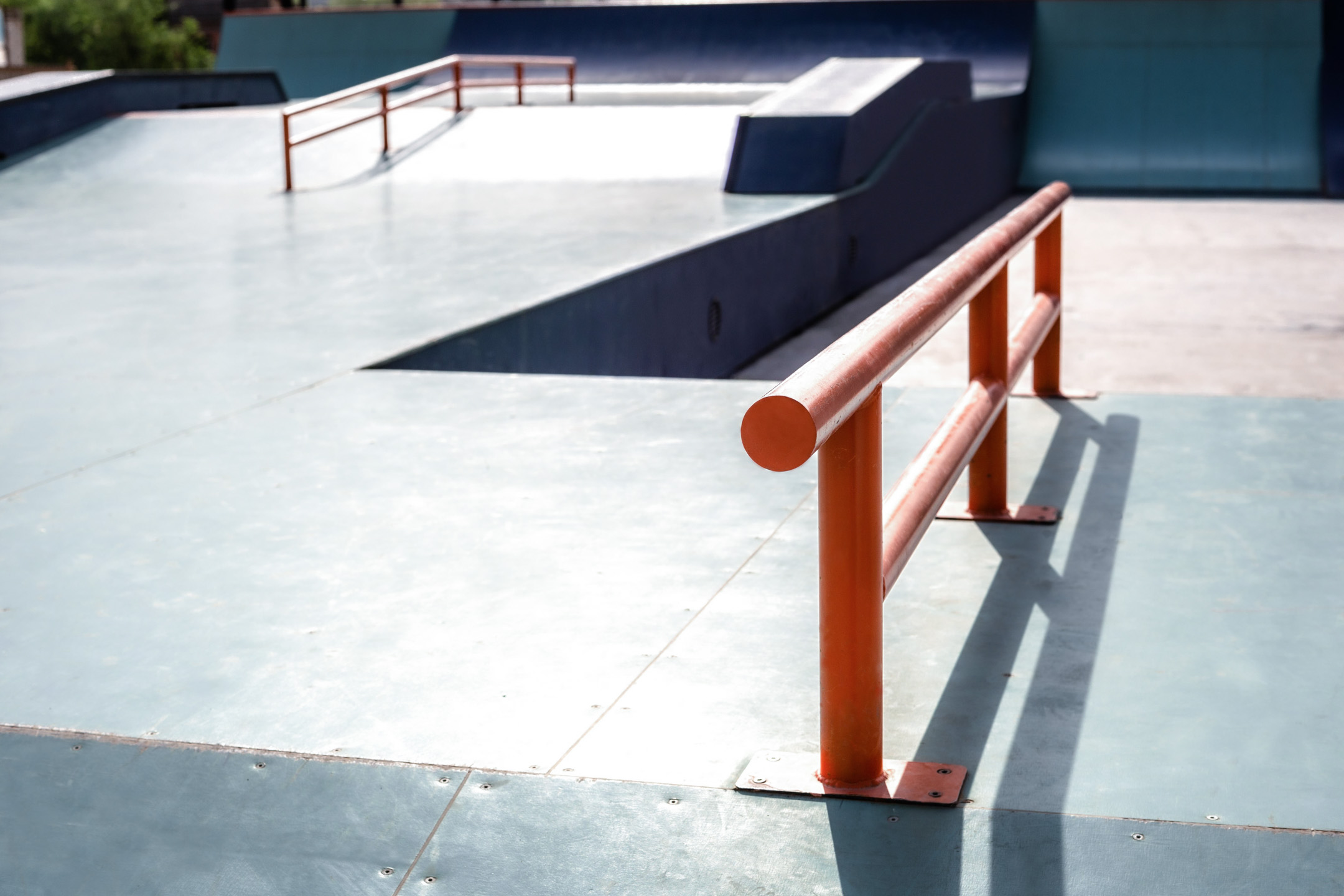 Рейл в фанерном скейт-парке город Элиста