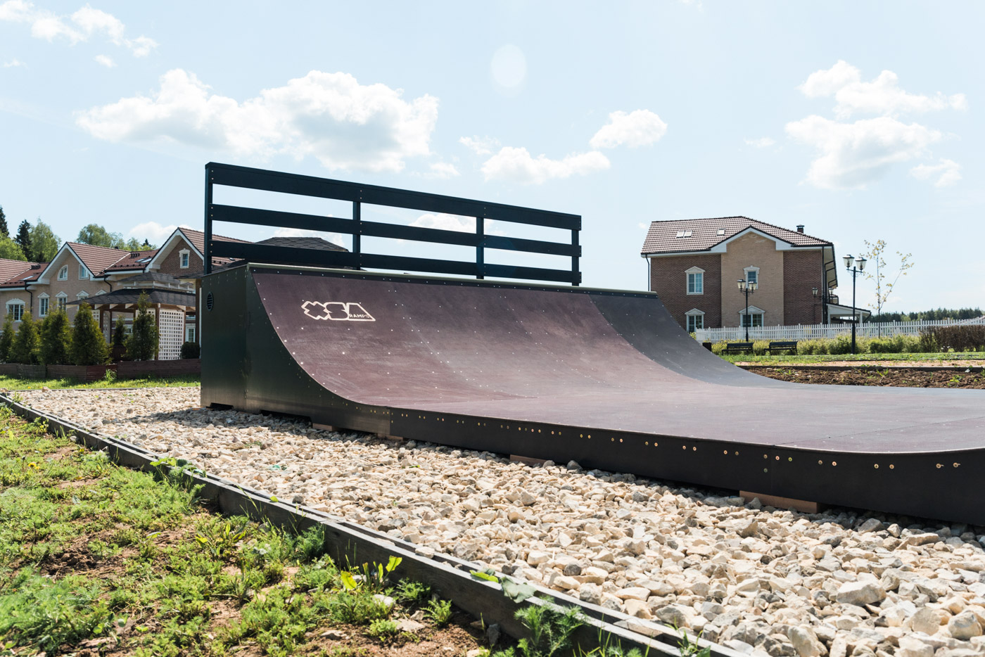 Скейт-площадка под открытым небом