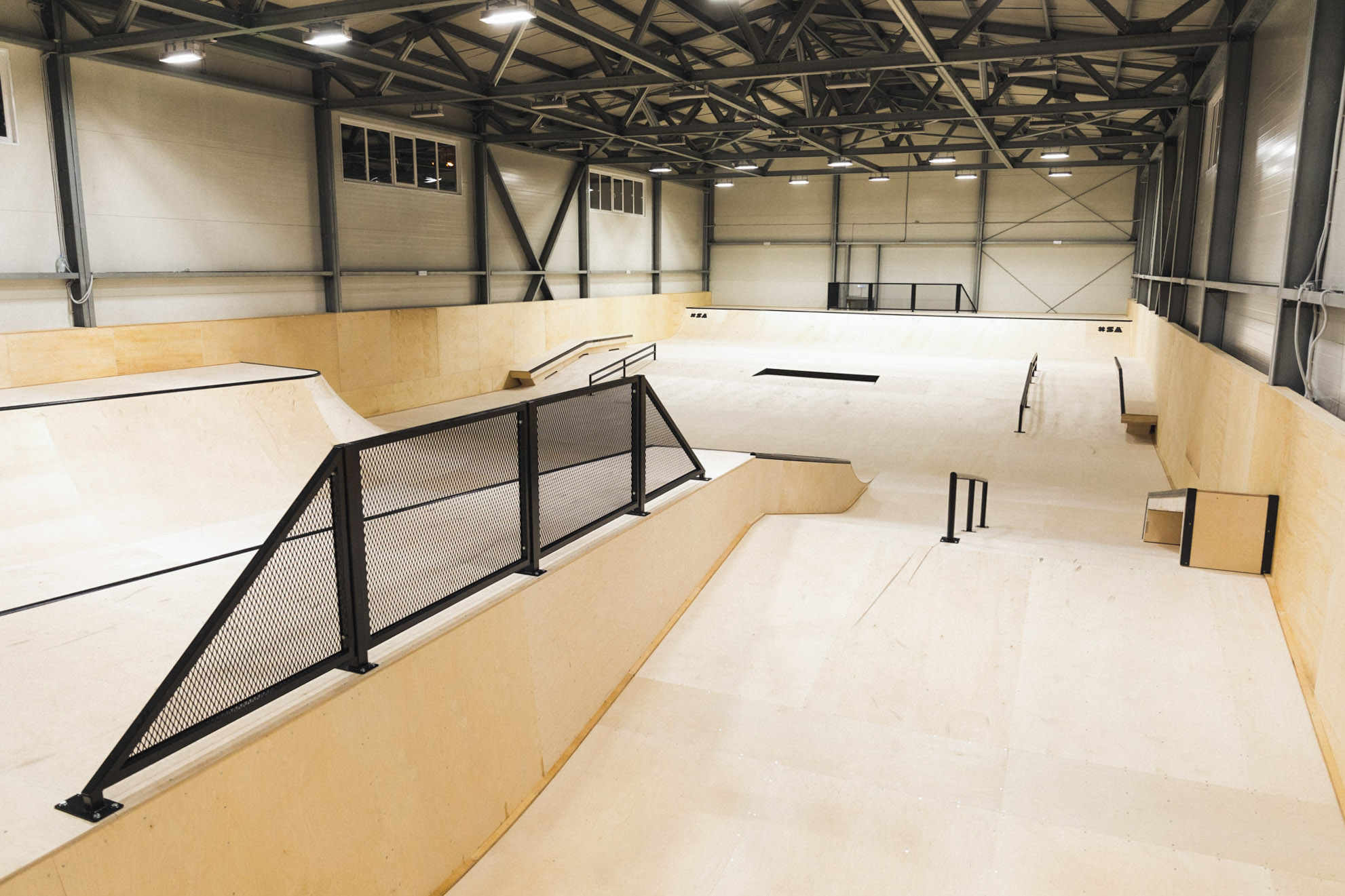 Крытый каркасный скейт парк в Вологде