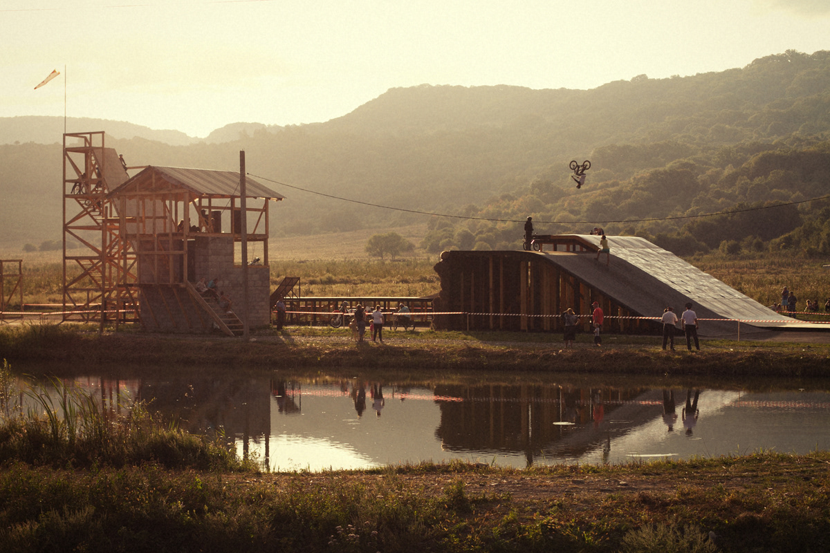 Сальто в Биг-эйр Лаго-Наки