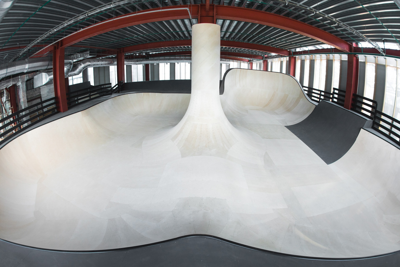 Центральная фигура скейт-парка в Самаре