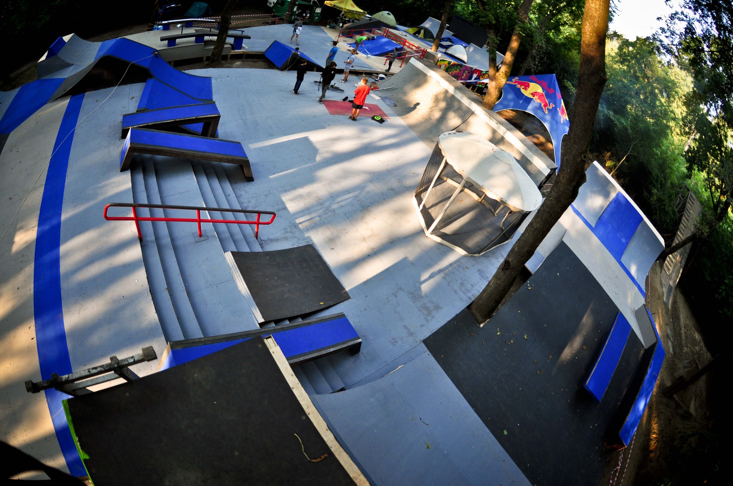 Ступени с рейлом и грайндбосами