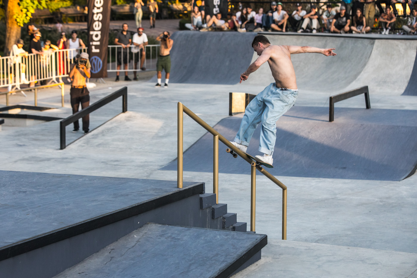 Слайд по рейлу