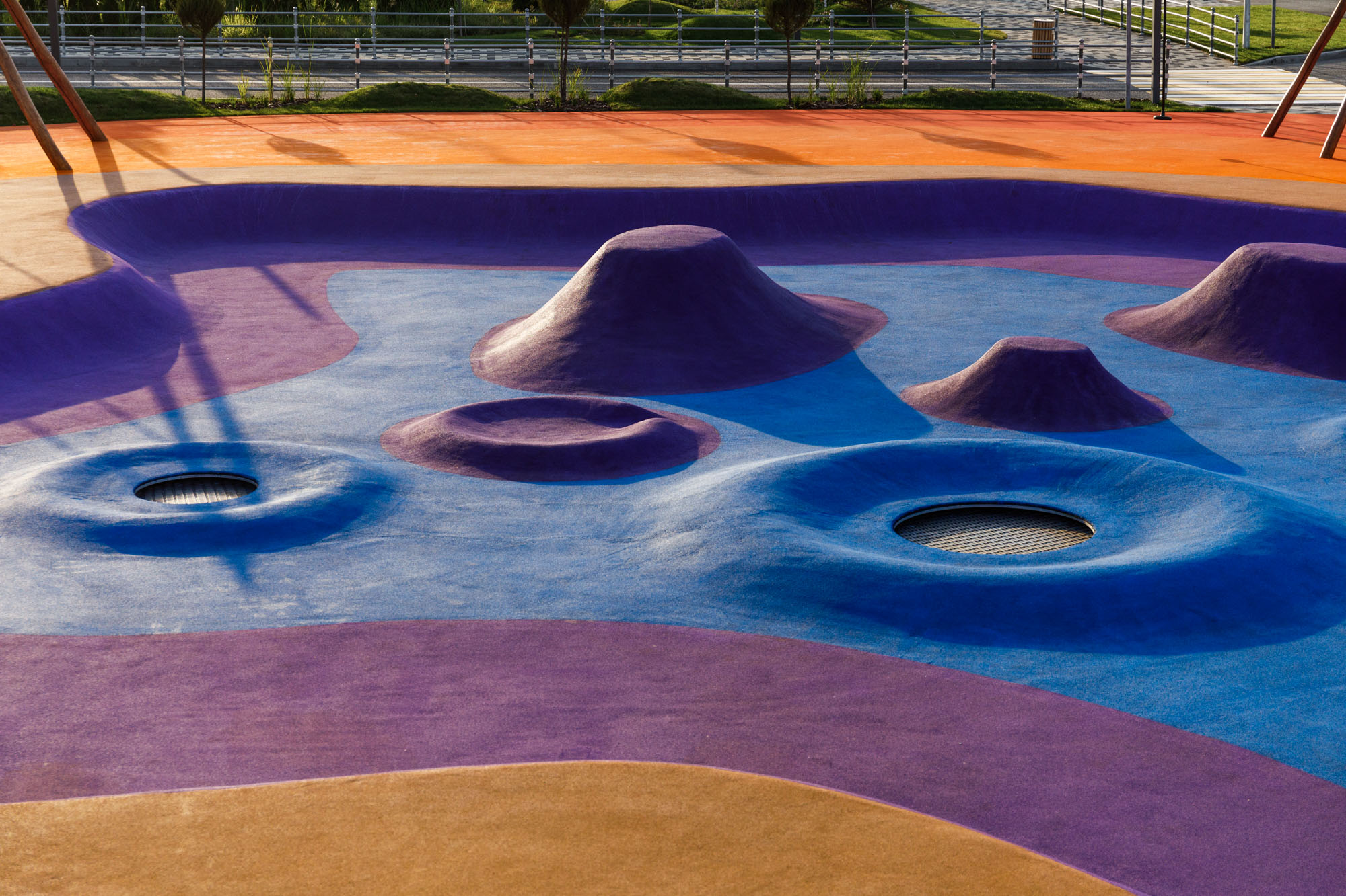 Сопки детской площадки бульвара им. Щипакина