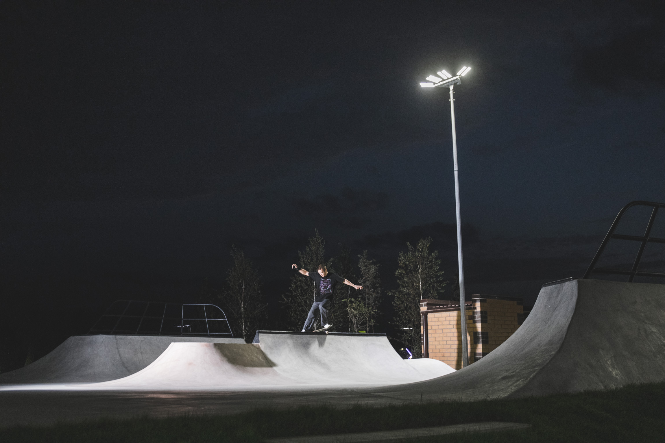 Слайд на спайне в скейтпарке by XSA Ramps