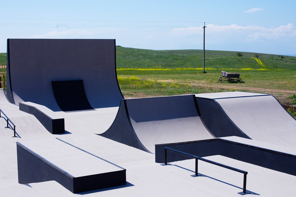 Спайн в скейт-парке Тамани