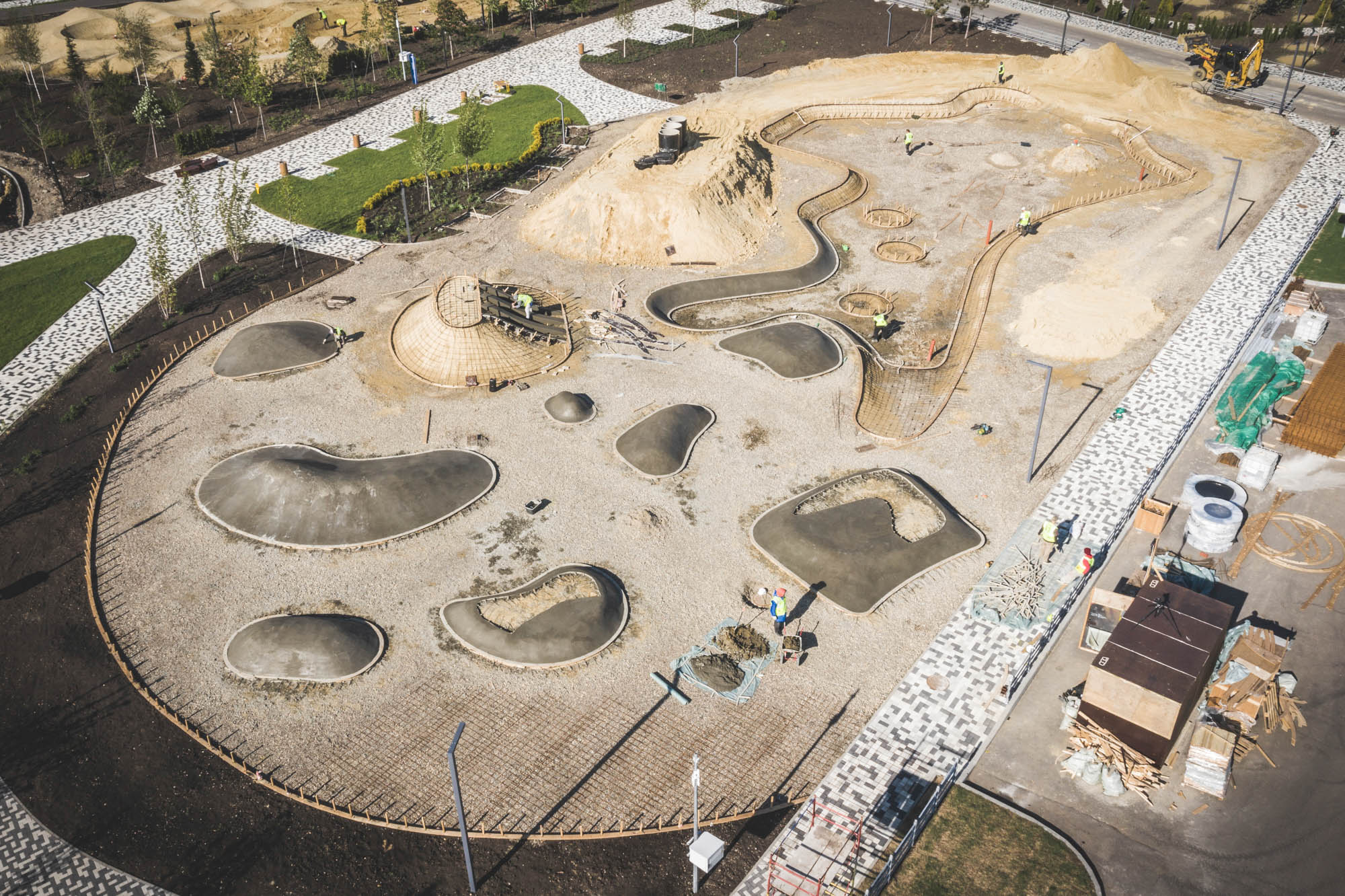 формирование фигур детской площадки на улице Ивана Щипакина