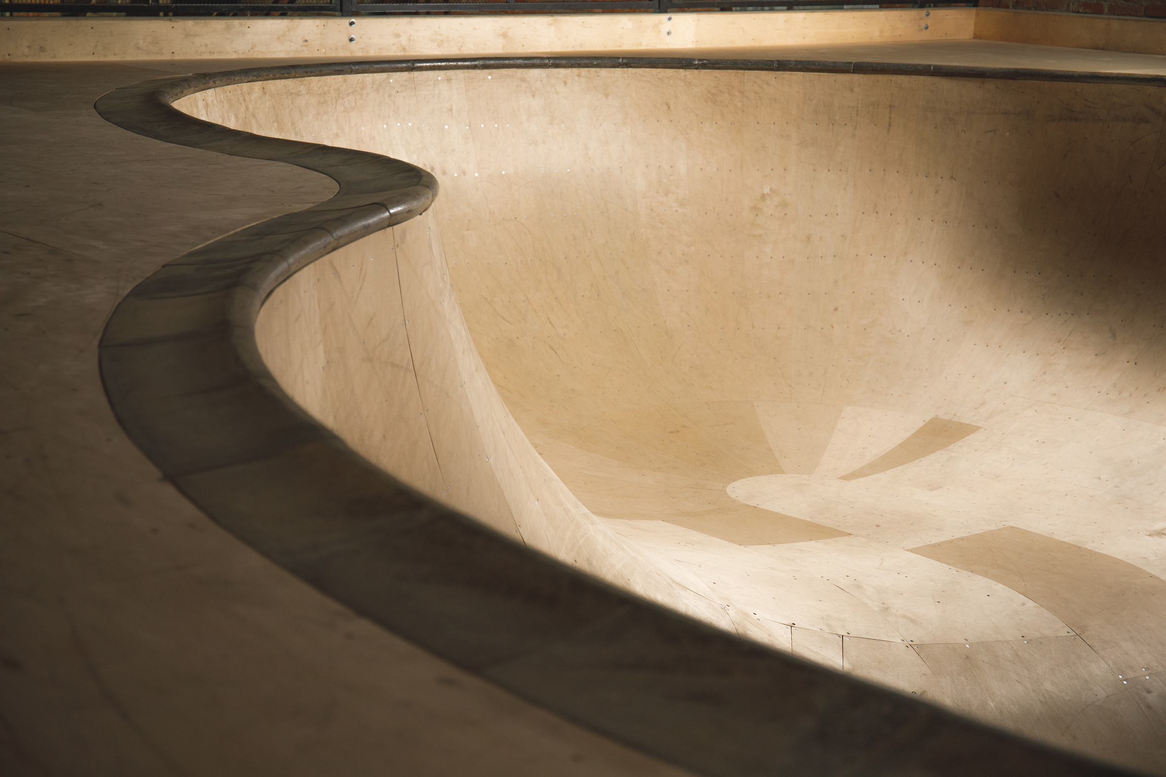 Бетонный коупинг деревянного боула Алвар Аалто от XSA Ramps