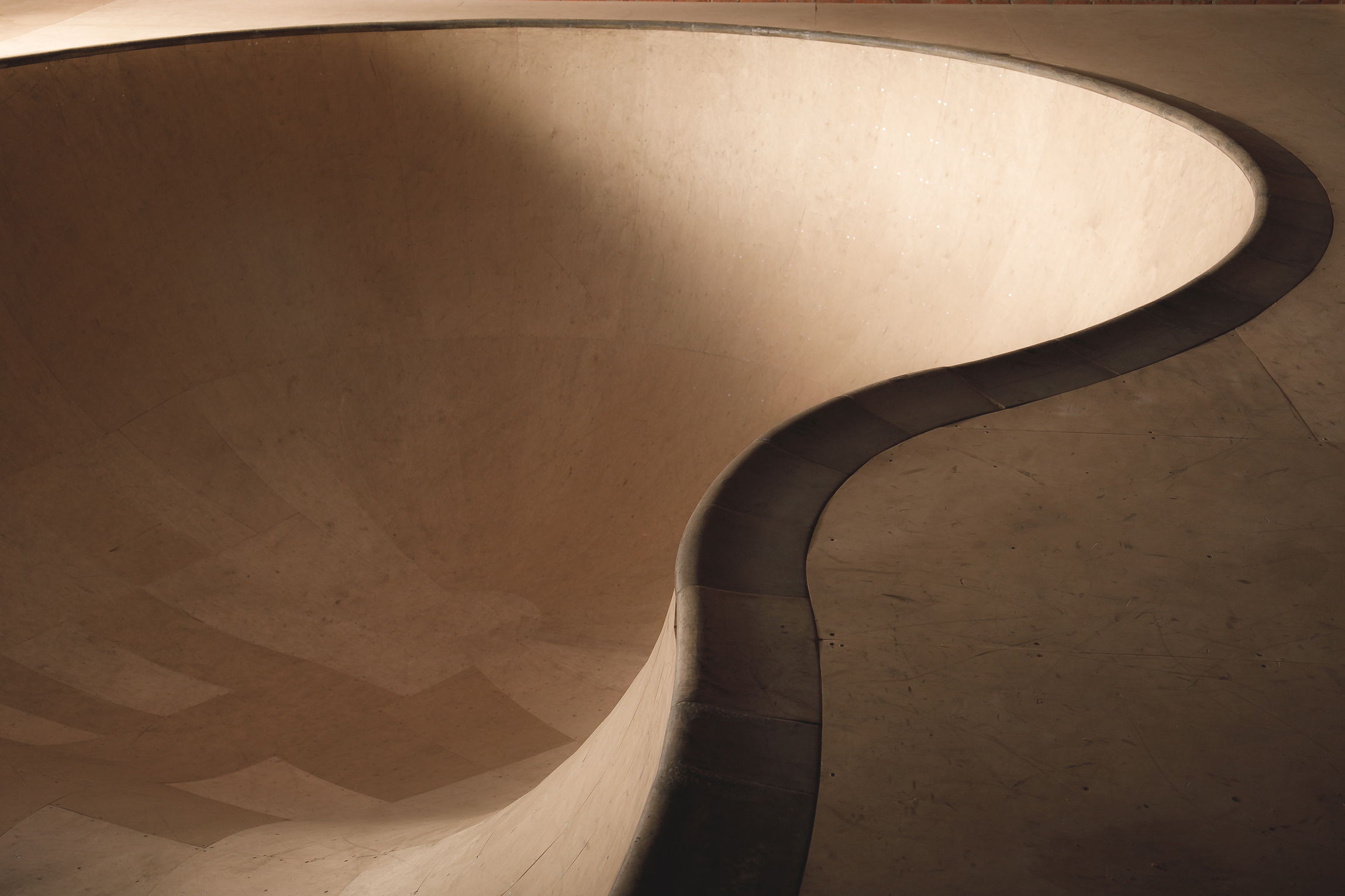 Бетонный коупинг деревянного боула Алвар Аалто от XSA Ramps