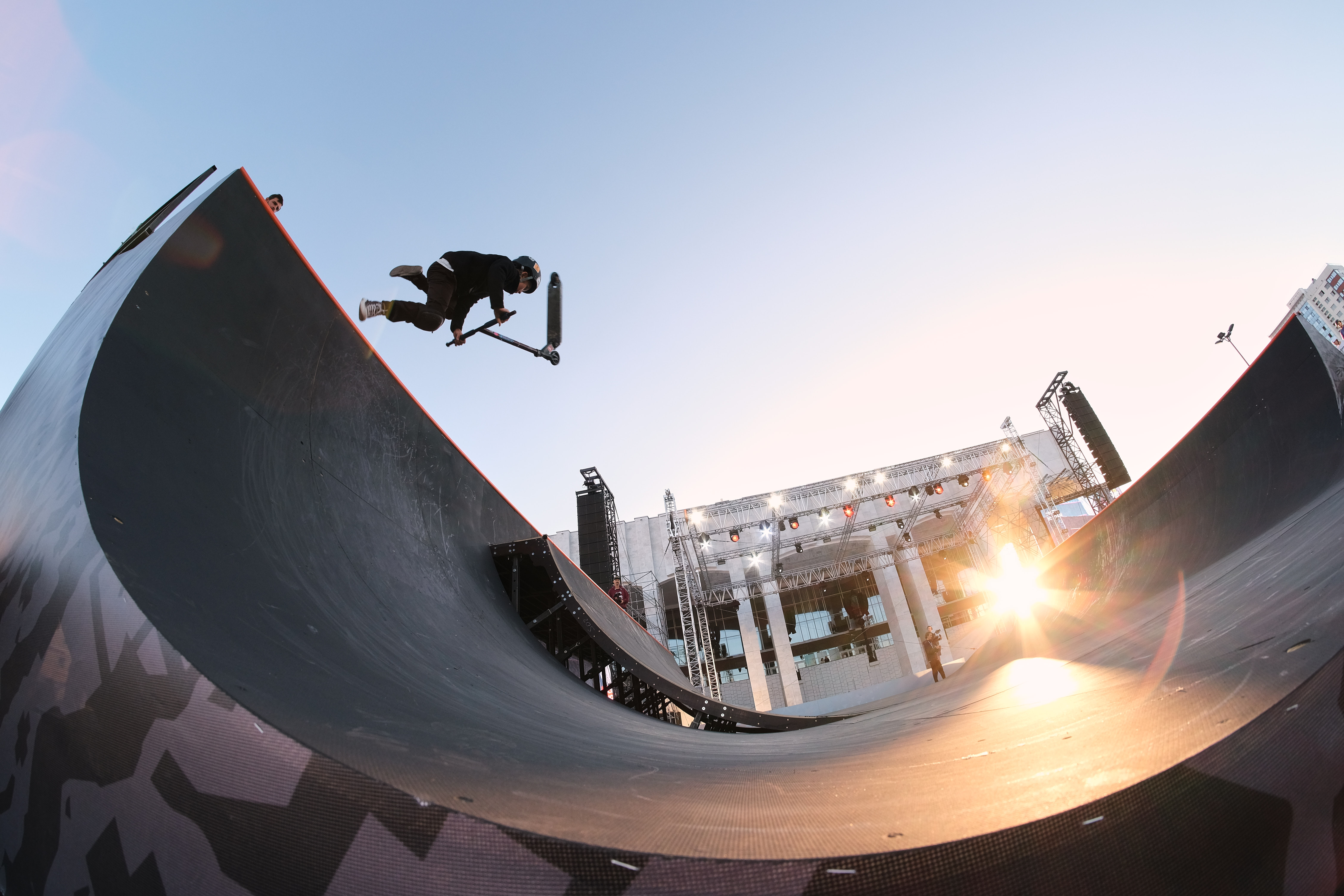 Квалификация и финал контеста по самокату в Царь-рампе