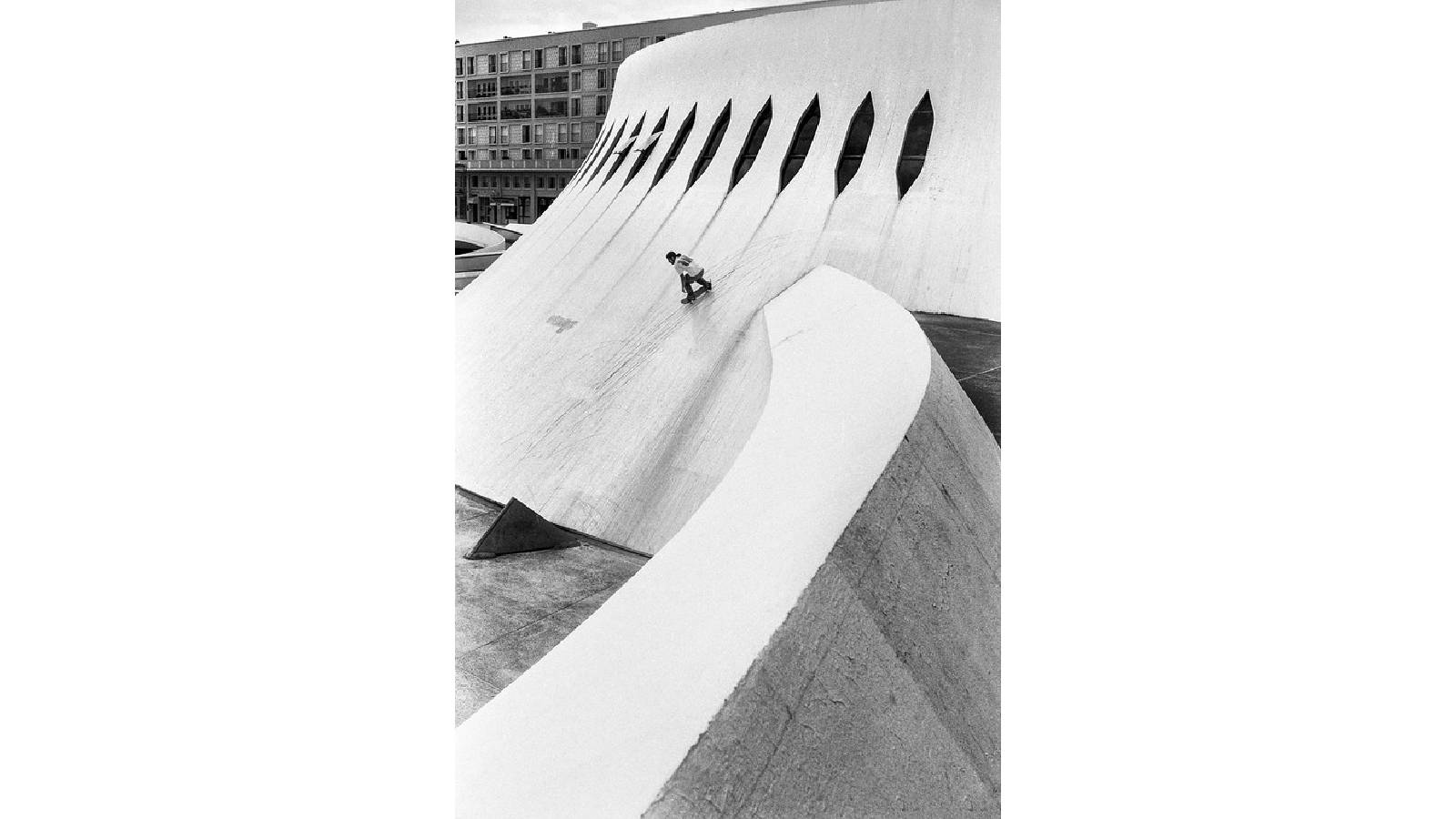 Скейтер в городе