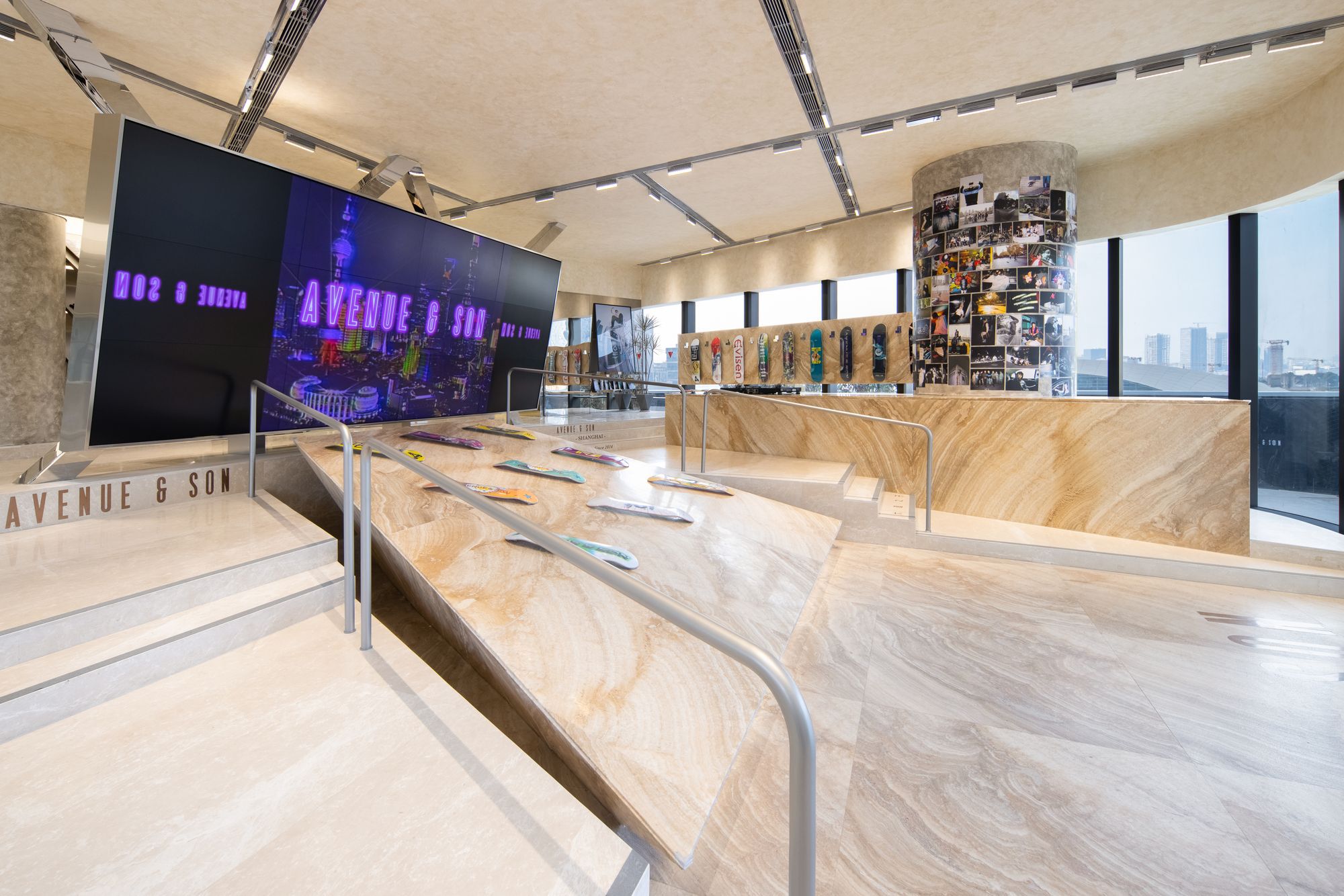 Презентация и демонстрация товаров в AVENUE & SON