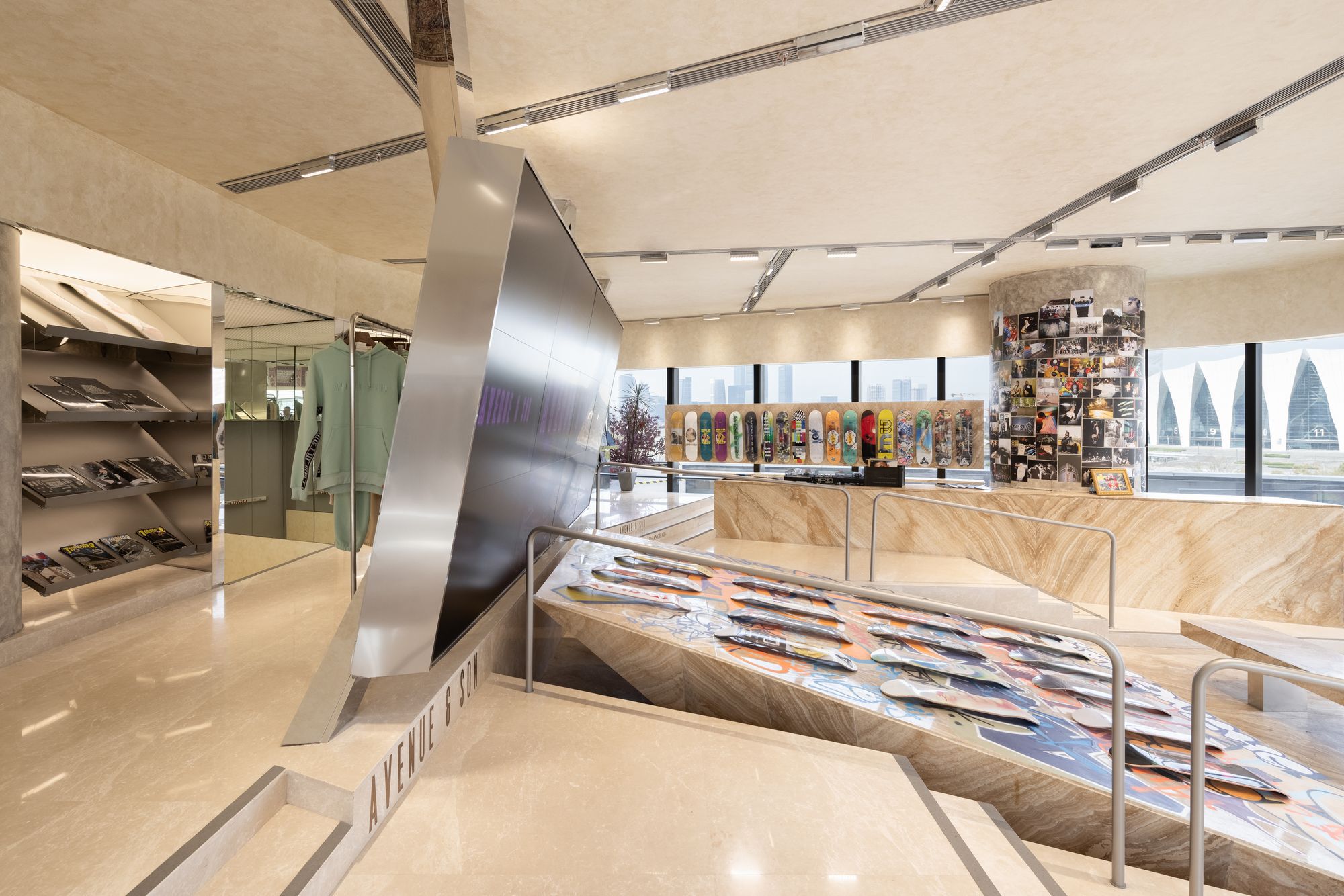 Презентация и демонстрация товаров в AVENUE & SON