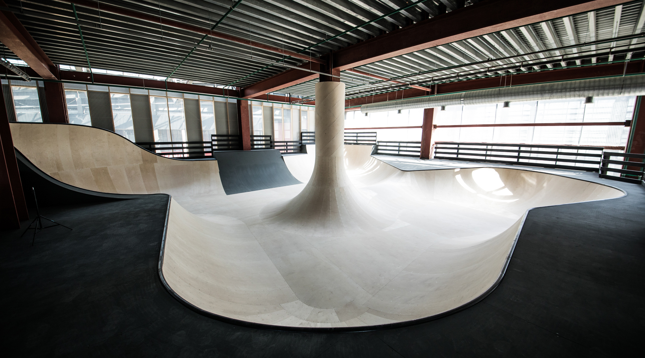 Самарский деревянный крытый скейт-парк XSA