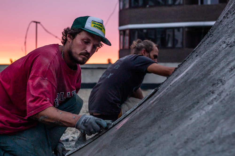 Ручная доводка поверхностей бетонного скейт-парка