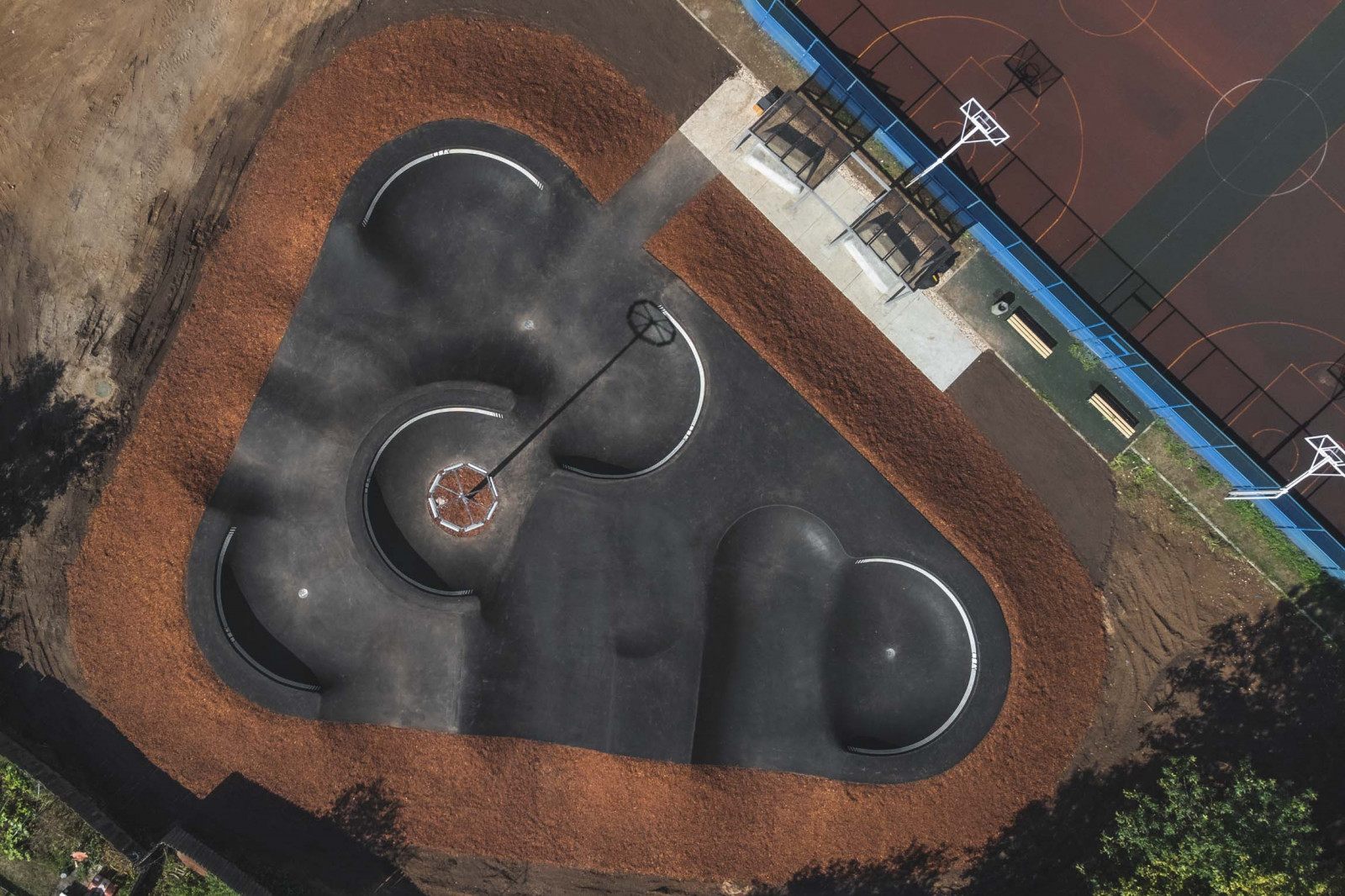 Памп-трек и зона отдыха | Боровичи