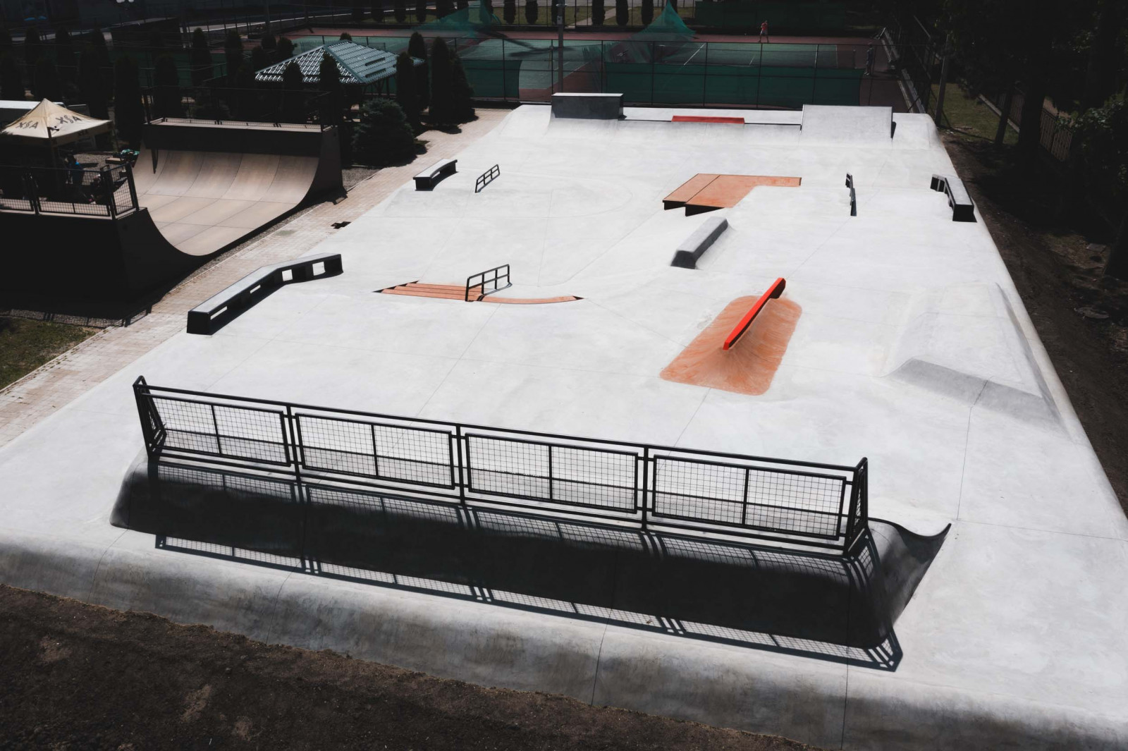 Бетонная скейт-плаза