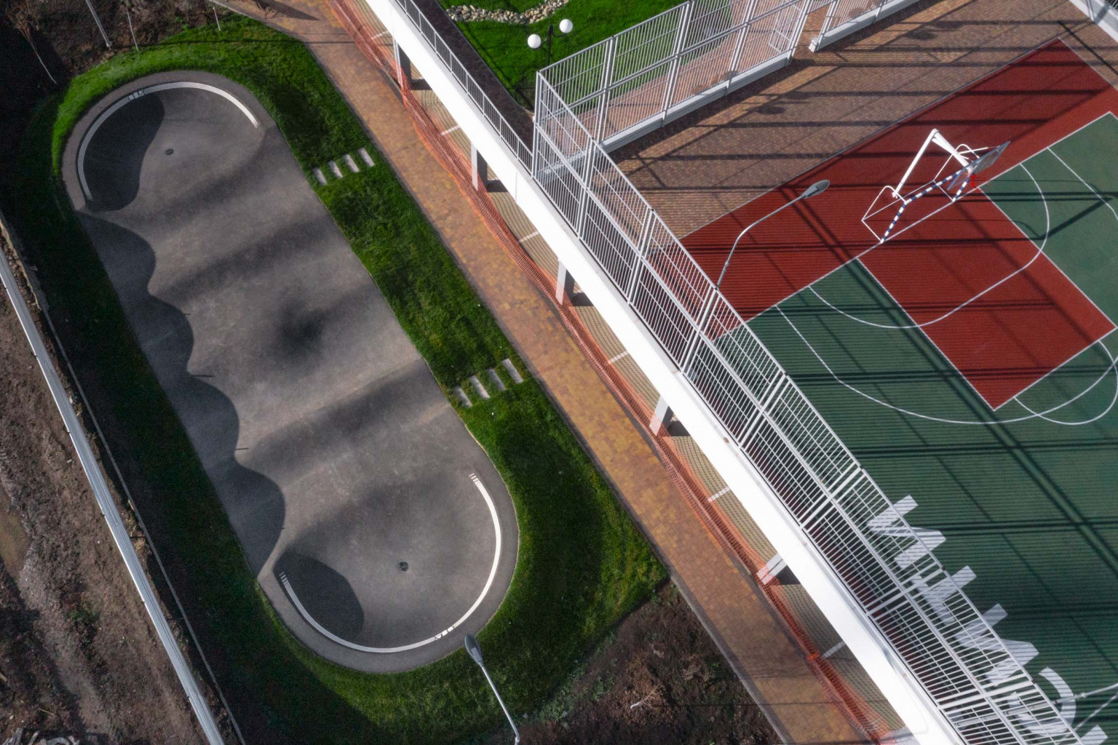 Асфальтовый памп-трек в ЖК "Титаны"