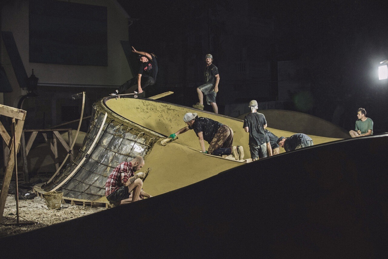 Работы по затирке бетона в скейт-плазе XSA Адлер