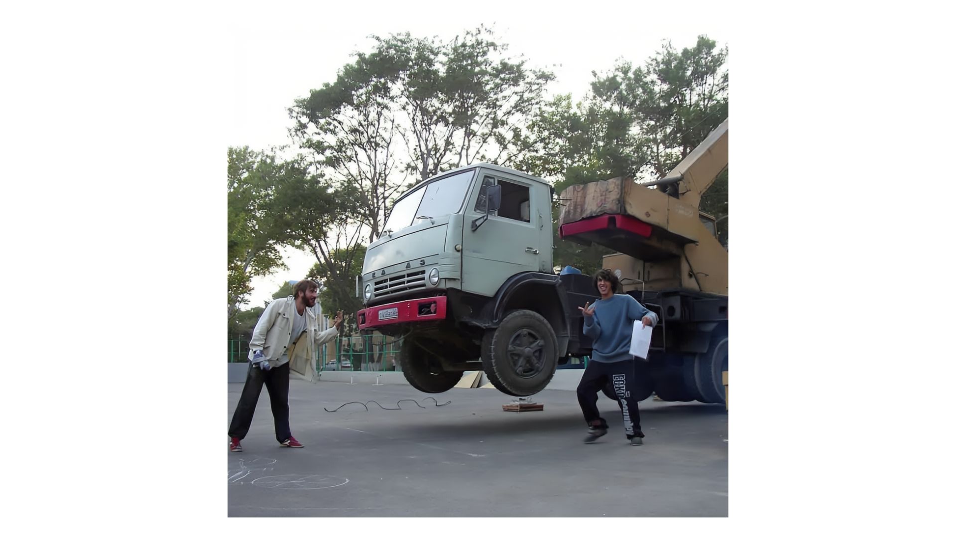 Григорий Усенко и Вася Борисенко на стройке первого скейт-парка XSA в Анапе