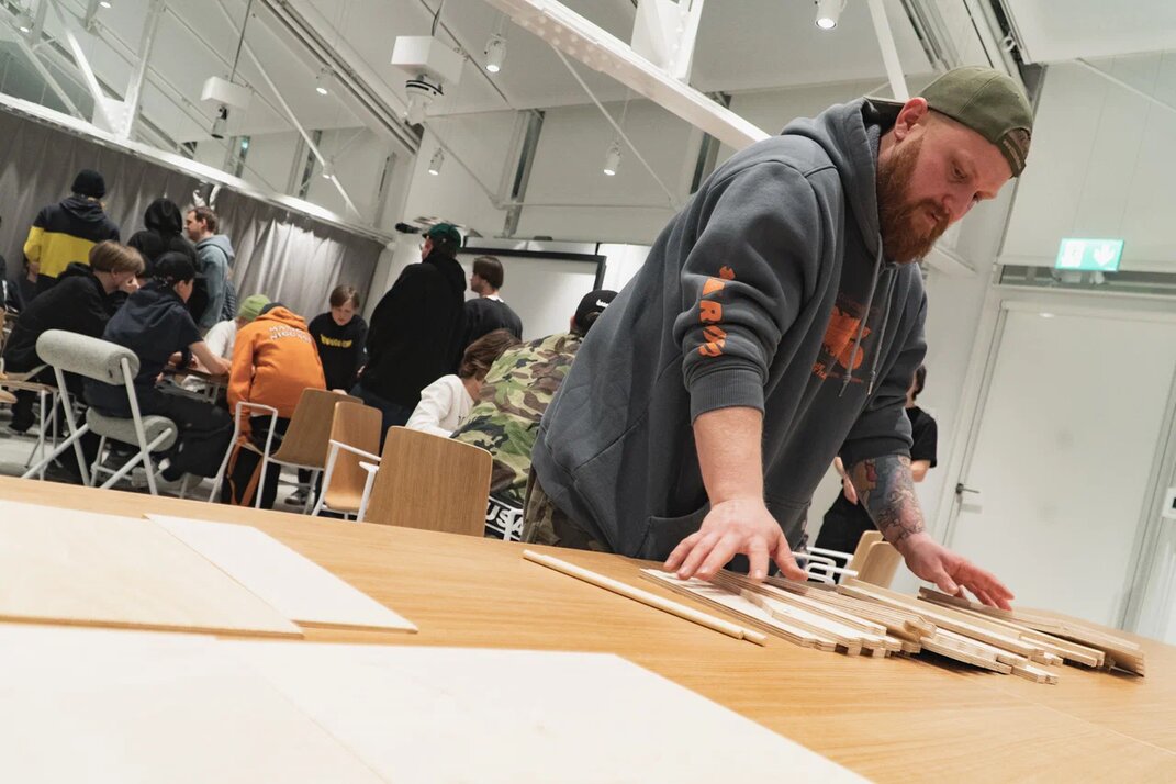 Главным итогом 1-го дня встречи стало то, что ребята своими руками собрали из деталей фанеры свой первый фингер-парк и задизайнили его!